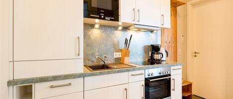 Fridge, oven, dishwasher, coffee/tea maker