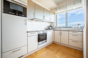 Kühlschrank, Mikrowelle, Ofen, Geschirrspüler