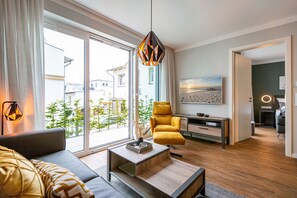 Unclassified image, 2 of 18, button