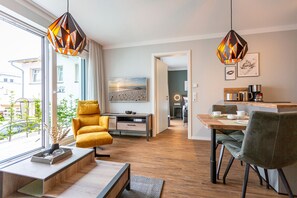 Unclassified image, 3 of 18, button