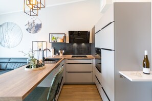 Fridge, oven, dishwasher, coffee/tea maker