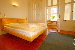 1 Schlafzimmer, Schreibtisch, Reisekinderbett, WLAN