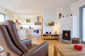 Televisie en een open haard