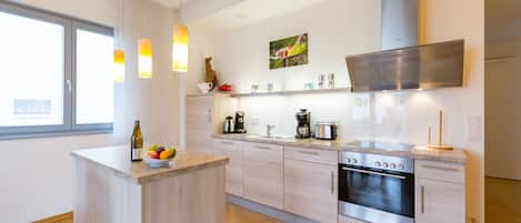 Fridge, oven, dishwasher, coffee/tea maker