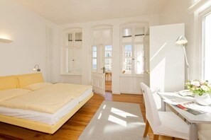 1 Schlafzimmer, Schreibtisch, Reisekinderbett, WLAN