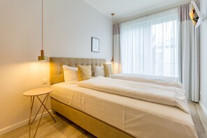 4 makuuhuonetta, tallelokero huoneessa, vauvan matkasänky, Wi-Fi