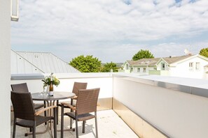 Unclassified image, 5 of 27, button