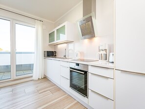 Kühlschrank, Mikrowelle, Ofen, Geschirrspüler