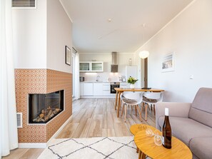 Unclassified image, 2 of 27, button