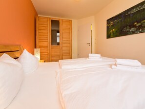 2 bedrooms, in-room safe, WiFi, bed sheets