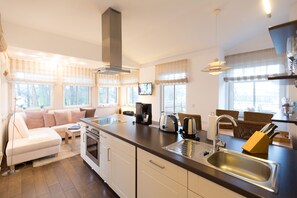 Kühlschrank, Mikrowelle, Ofen, Geschirrspüler