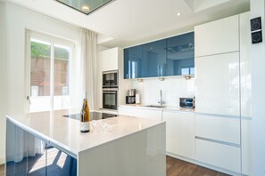 Køleskab, mikrobølgeovn, ovn, opvaskemaskine