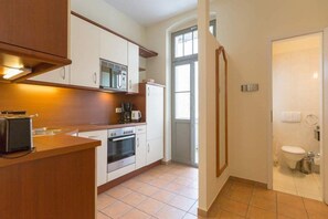 Kühlschrank, Mikrowelle, Ofen, Geschirrspüler