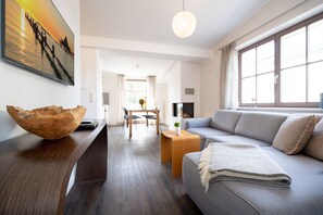 Televisie en een open haard