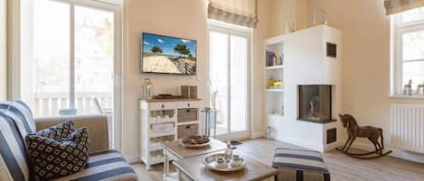 Fernseher, Kamin