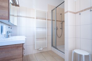 Shower, hair dryer, towels - Weiße Düne, App. 09, Germany (Heringsdorf)