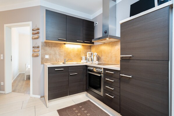 Kühlschrank, Mikrowelle, Ofen, Geschirrspüler