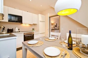 Kaffetrakter/tekoker, kjøleskap, mikrobølgeovn og ovn