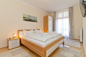 2 Schlafzimmer, Schreibtisch, Reisekinderbett, WLAN