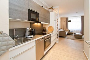 Kühlschrank, Mikrowelle, Ofen, Geschirrspüler