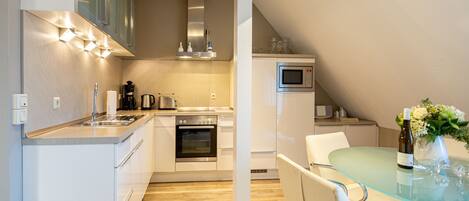 ثلاجة، ميكروويف، فرن، غسالة أطباق