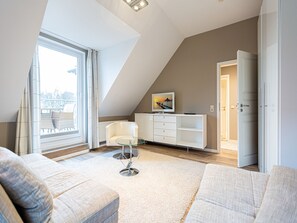 Unclassified image, 2 of 16, button