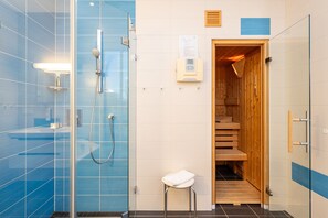 Dusche, Haartrockner, Handtücher