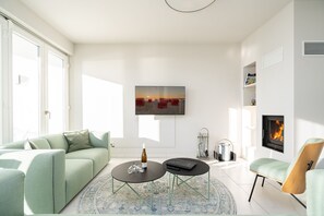 Télévision, cheminée