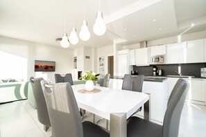 Unclassified image, 5 of 34, button