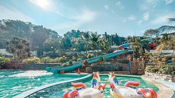 Kolam renang outdoor