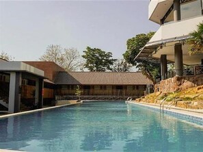 Outdoor pool - Jatiluhur Hotel Valley & Resort (Purwakarta)