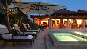 Luxury Villa | Private spa tub