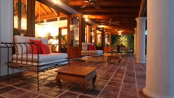 Luxury Villa | Lanai