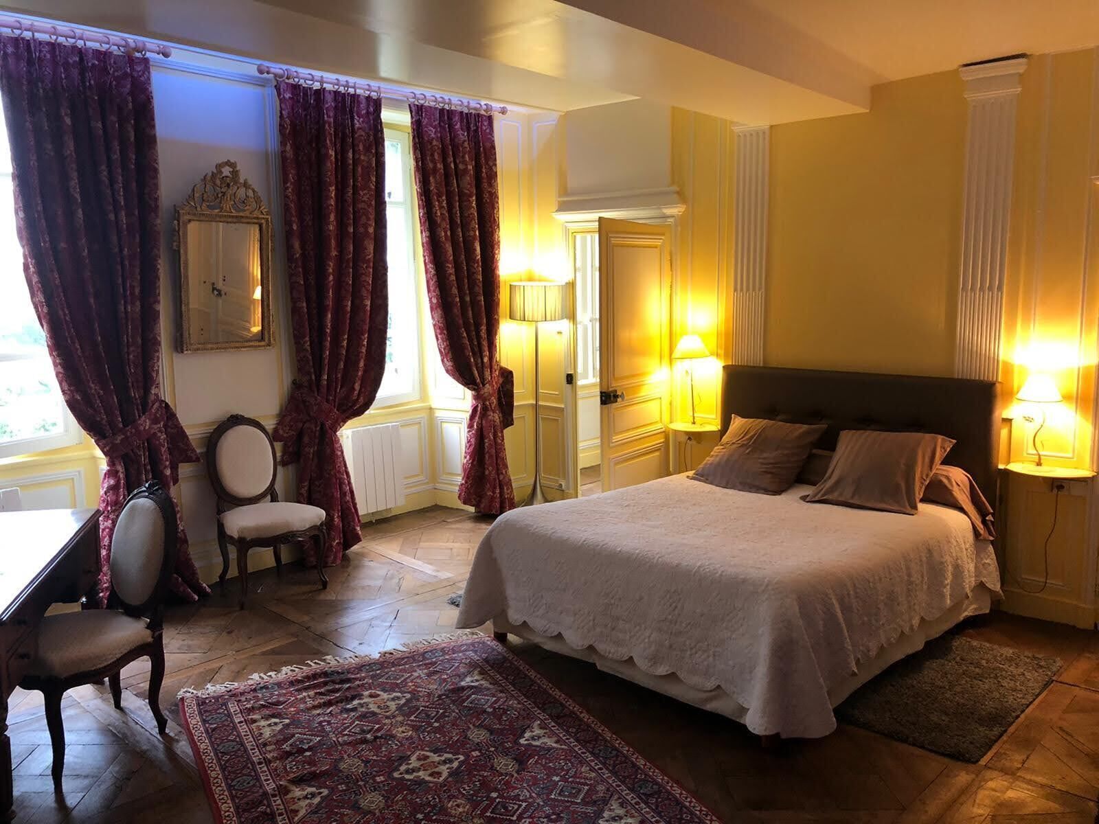 6 chambres, fer et planche à repasser, Wi-Fi, draps fournis