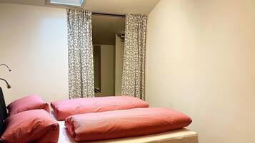 1 Schlafzimmer, Reisekinderbett, kostenloses WLAN, Bettwäsche