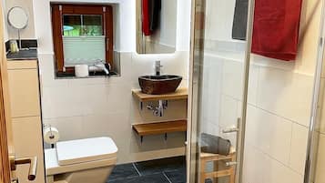 Baignoire, baignoire Ă jets, sĂšche-cheveux, serviettes fournies