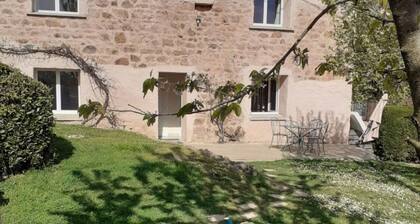 GĂźte de charme avec jardin, terrasse et poĂȘle Ă bois en pleine nature