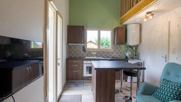 Réfrigérateur, four, lave-vaisselle, cafetiÚre/bouilloire