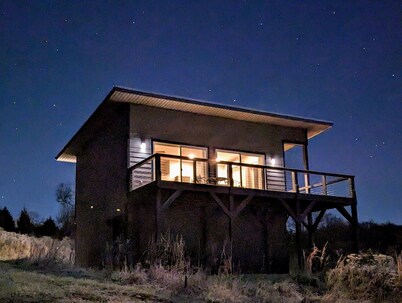 Sunsets over the mountains! Deer grazing daily! A truly pastoral setting!