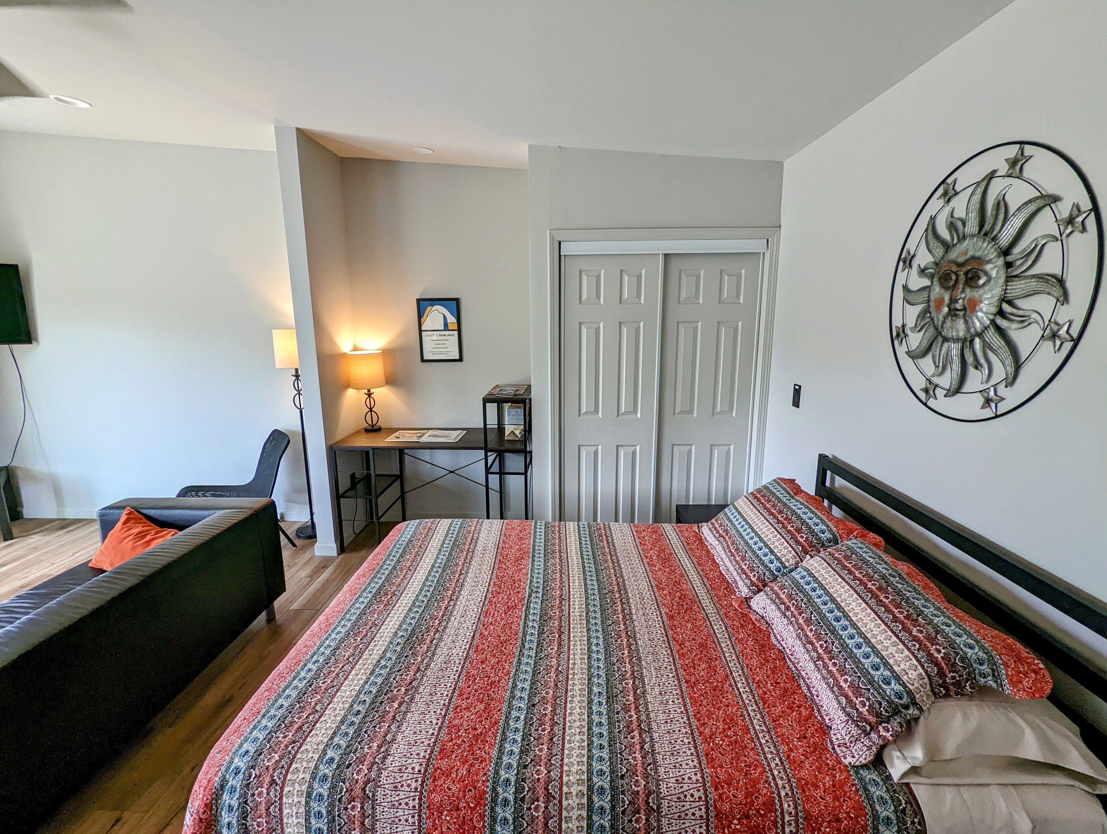 1 quarto, escrivaninha, Wi-Fi de cortesia, roupa de cama