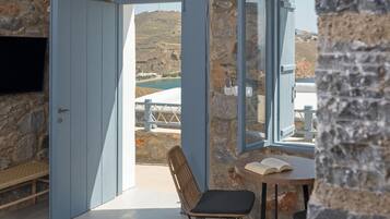 Junior Studio Suite | Living area | 42-inch flat-screen TV with digital channels