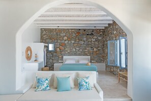 Studio Suite | Living area | 42-inch flat-screen TV with digital channels - Nisides Suites (Astypalaia)