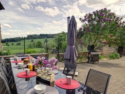 Charming renovated farmhouse, large garden, 8 bedrooms