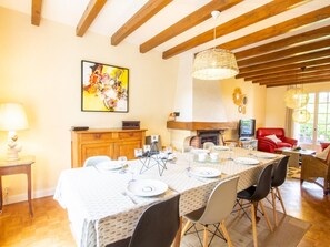 Dining - Birdsong: Private Pool, Wifi, Pets Welcome, Garden (Chancelade)