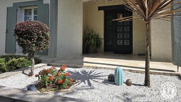 A building with a door, a small tree, and a potted plant in the foreground. - Birdsong: Private Pool, Wifi, Pets Welcome, Garden (Chancelade)