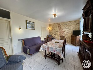 TV - Holiday home in Dordogne with shared pool and pets allowed (Calviac-en-Périgord)