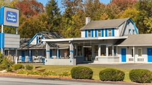 A motel with a sign reading "Night Lodge," featuring a two-story building with a flat roof and a covered front porch. - Night Lodge Pocono/bartonsville (Bartonsville)
