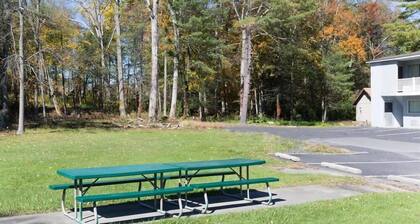 Night Lodge Pocono/bartonsville