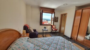 1 chambre, fer et planche à repasser, lit parapluie, Wi-Fi gratuit