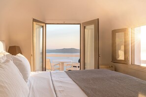 In-room safe, individually decorated, individually furnished - Anemos Cave Suites (Santorini)